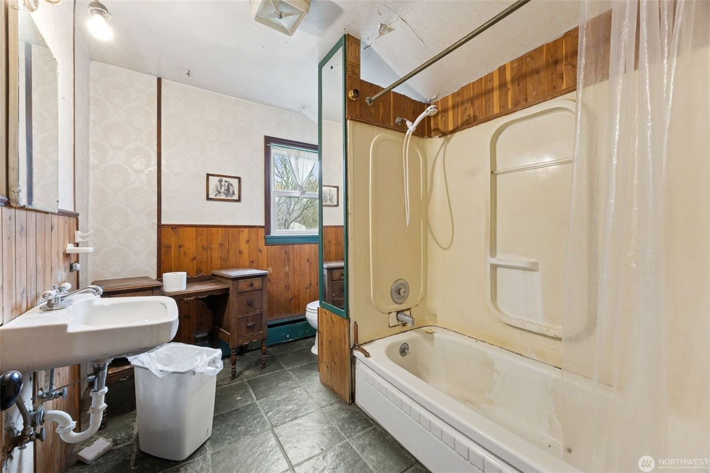 Bathroom before renovation